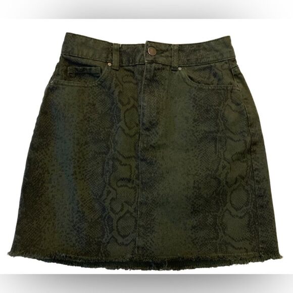 Hollister green Snakeskin Skirt ultra hi rise Size 25 - Picture 1 of 6
